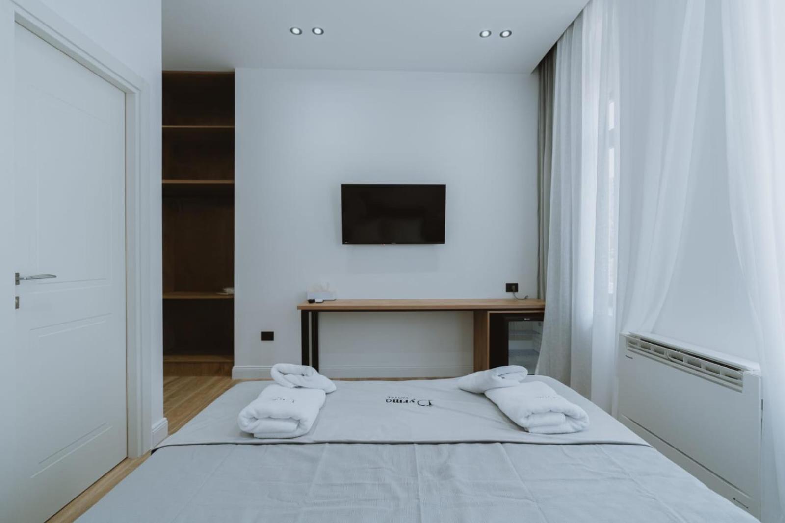 Dyrmo Hotel Берат Экстерьер фото